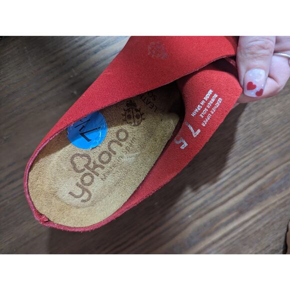 Yokono Women's size 7.5 Red Suede Wedge Sandals - Picture 6 of 7